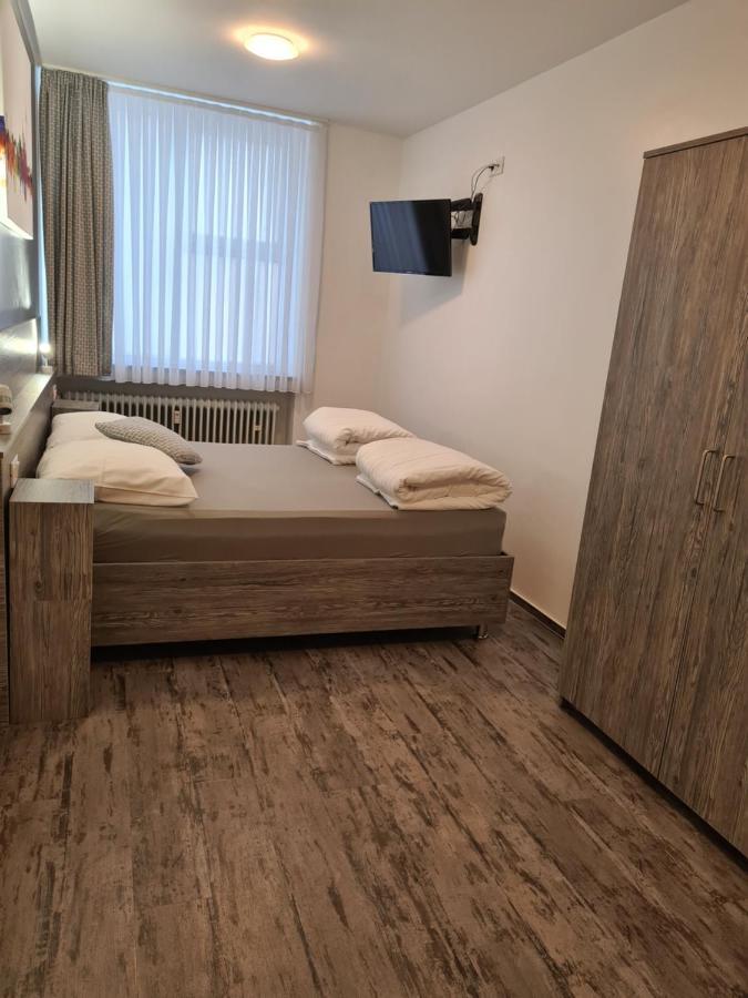 Pension Zwei A Leverkusen Bagian luar foto