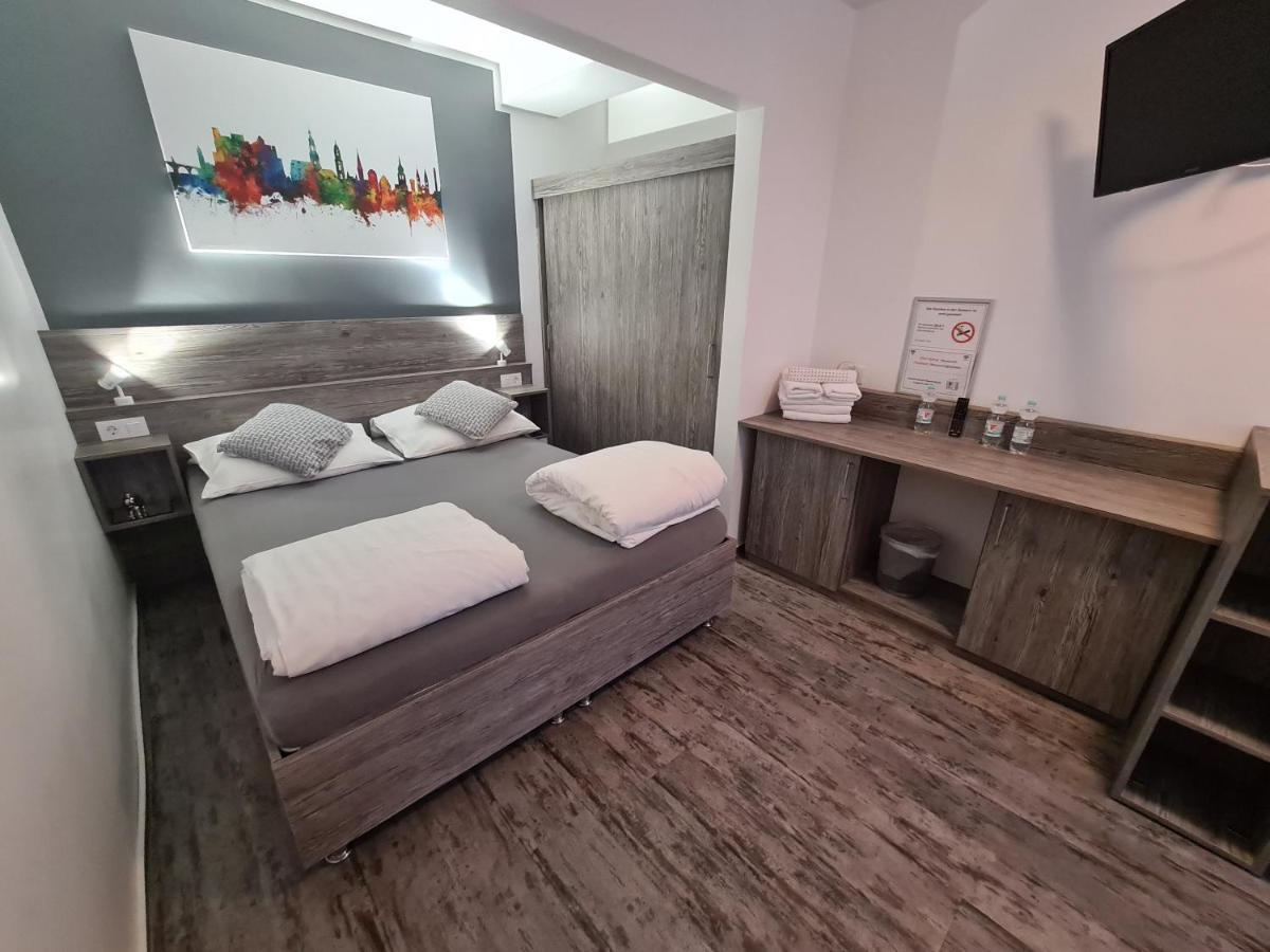 Pension Zwei A Leverkusen Bagian luar foto