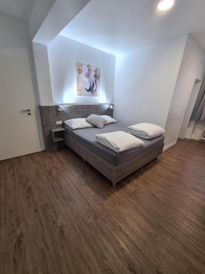 Pension Zwei A Leverkusen Bagian luar foto