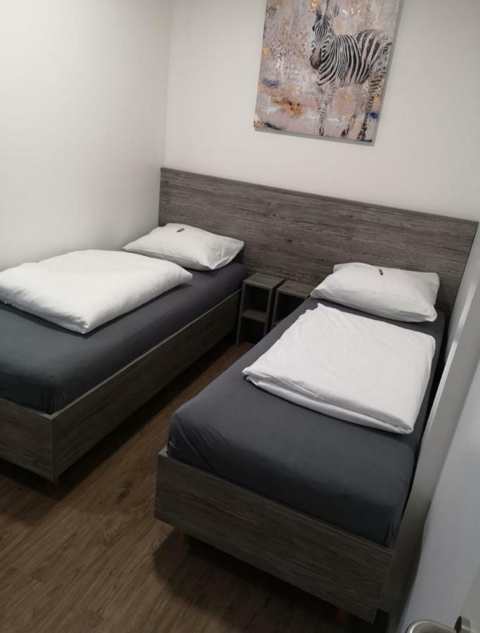 Pension Zwei A Leverkusen Bagian luar foto